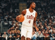 开云体育官网-雄鹿力克篮网，米切尔高光表现