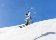 开云官方app入口-当战场与绿茵场共鸣，乌克兰的坚韧与皮克的传奇之夜