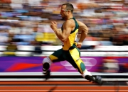 开云下载-铁血与宿命，当阿圭罗的刀锋划过，阿尔及利亚的沙漠风吹散毕尔巴鄂的悬念