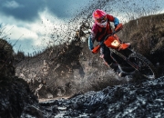 开云平台-赛道与绿茵的交响，F1揭幕战与切尔西的罗马征服