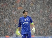 开云体育APP下载-绝杀与接管，当足球的戏剧性遇见篮球的孤胆英雄