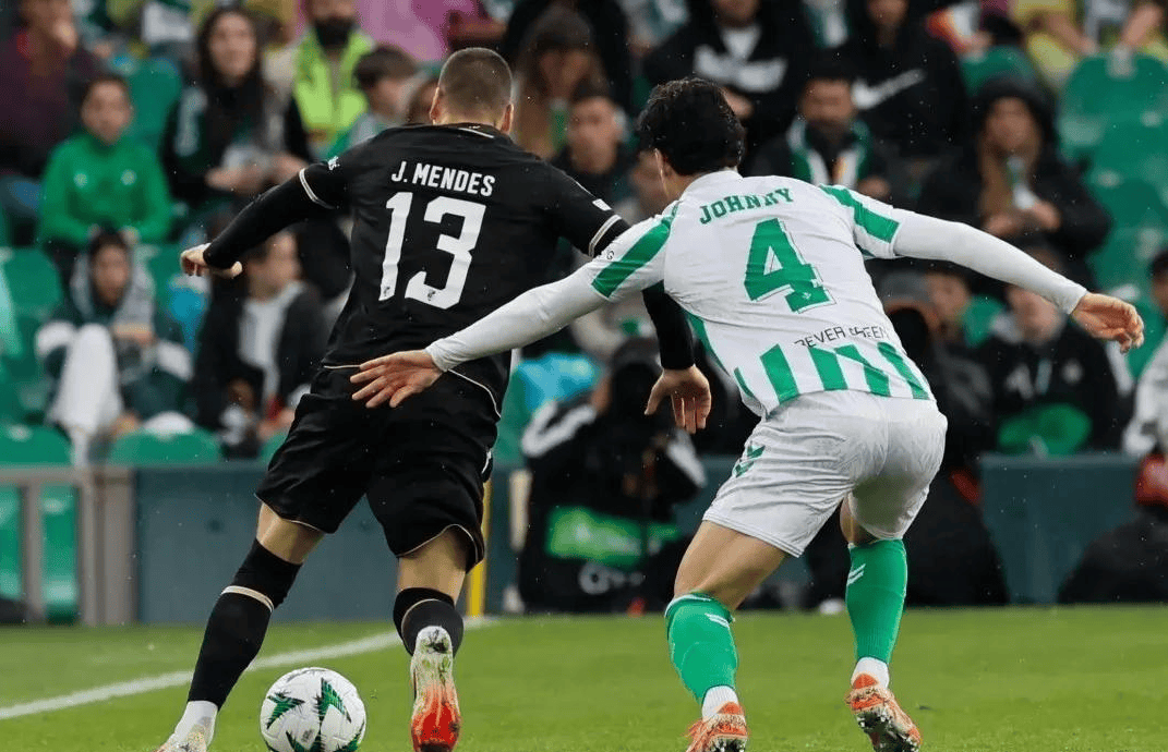 切尔西横扫巴黎,苏亚雷斯送出助攻 切尔西横扫巴黎,苏亚雷斯送出助攻