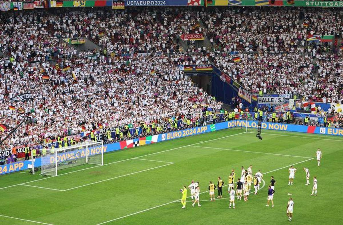 精彩足球赛事中的不可思议一幕，让人触目惊心