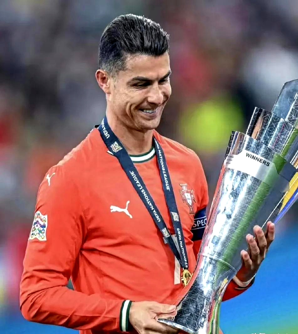 关于葡萄牙球星C罗又刷新纪录，带领球队晋级决赛的信息