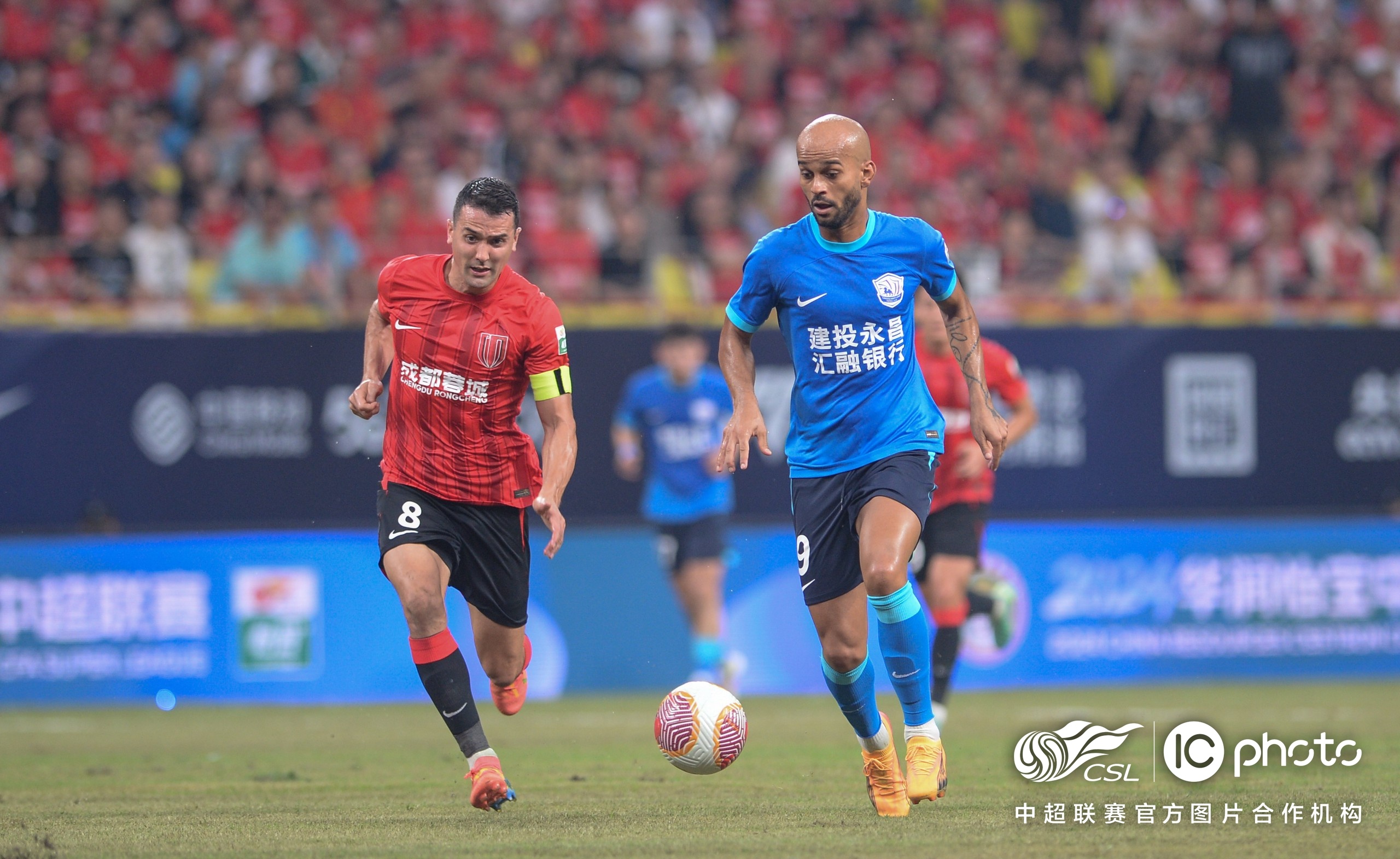 足球赛场领头羊崭露头角,领先之势稳坐榜首的简单介绍 足球赛场领头羊崭露头角,领先之势稳坐榜首的简单介绍