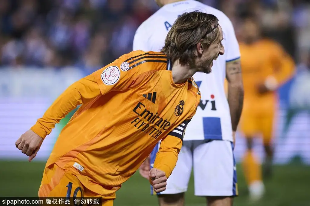 包含皇家马德里前锋连续场破门,稳定队内进攻的词条 包含皇家马德里前锋连续场破门,稳定队内进攻的词条