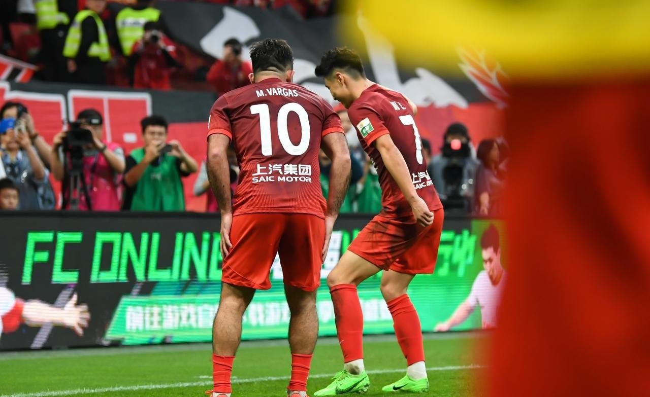 紧张激烈的比赛篇章,胜负难断,场上氛围火热的简单介绍 紧张激烈的比赛篇章,胜负难断,场上氛围火热的简单介绍