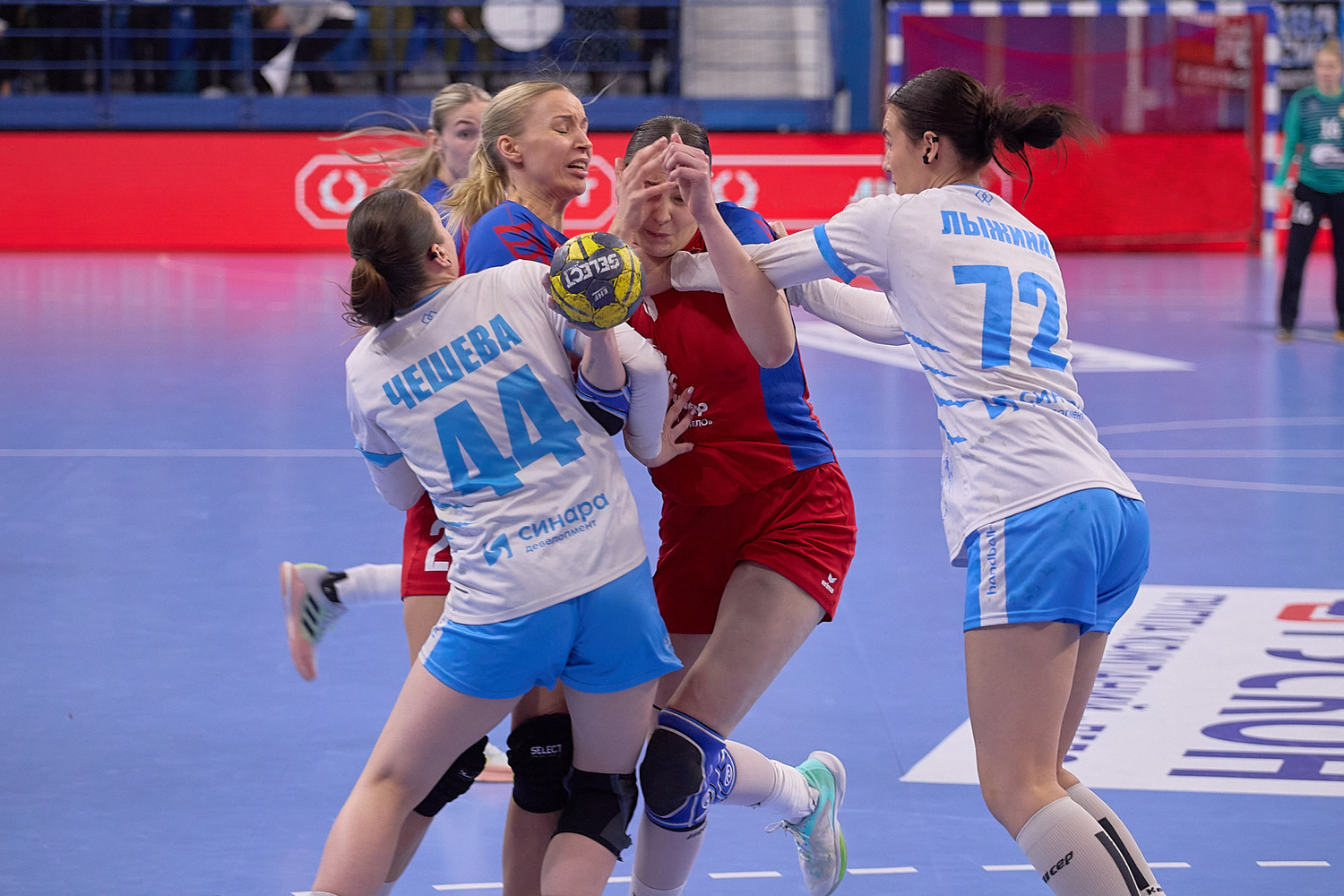 俄罗斯队在洲际比赛中惊险晋级 俄罗斯队在洲际比赛中惊险晋级