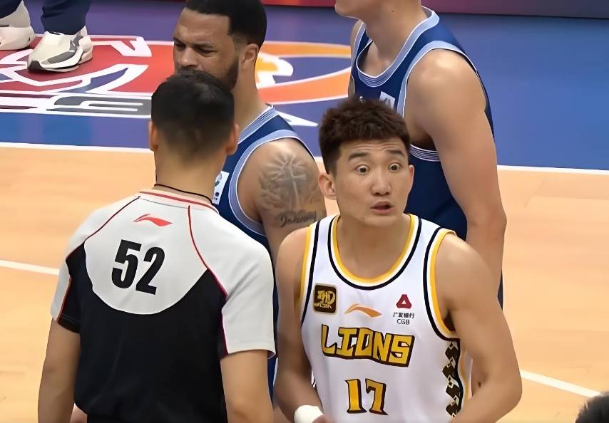 青岛队逆转北京队,胡金秋带队取胜 青岛队逆转北京队,胡金秋带队取胜