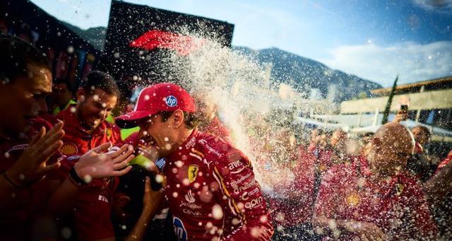 关于红牛车队碾压索伯车队，塞恩斯统治全场的信息