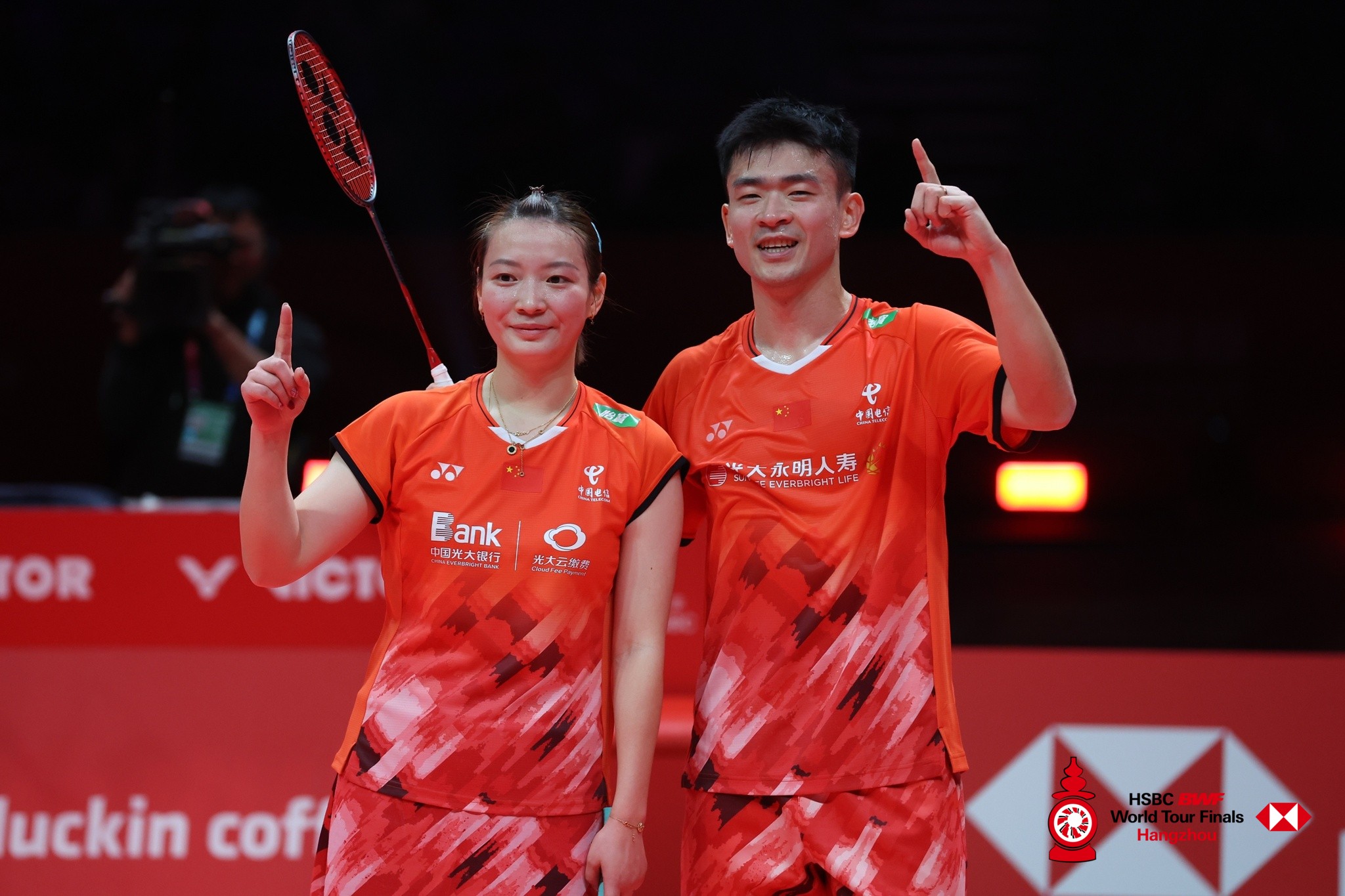 包含印尼队力克中国队，郑思维惊艳四座的词条