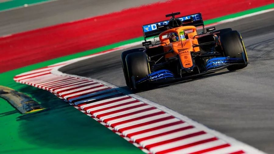 关于雷诺车队鏖战阿斯顿马丁，诺里斯关键制胜的信息