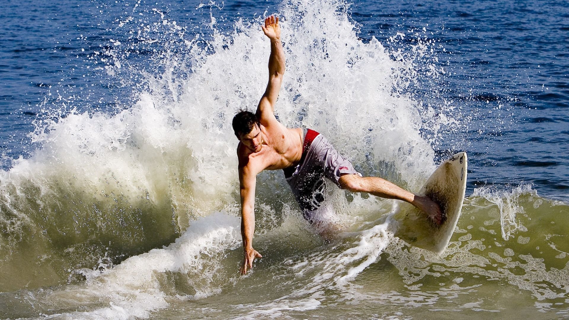 骑士险胜步行者，杰伦·格林在年度焦点之战接管比赛